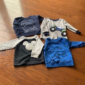 Lot of 4 sweatshirts